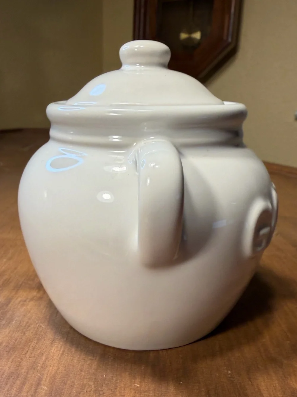 White Ceramic Garlic Keeper with Lid, Aeration Holes & Handles 4.5
